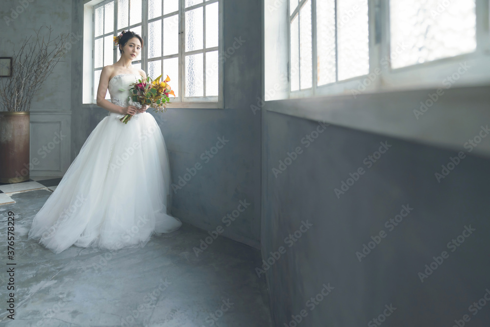 Aufkleber ウェディングドレスを着た女性　ブライダルイメージ　ウェディング　結婚式