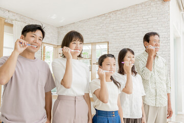 三世代家族 Wall Mural Wallpaper Murals Wallsheaven Takaco