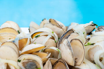 Delicious Lambreta (kind of clam), cooked with onions and cilantro © Vinicius Tupinamba