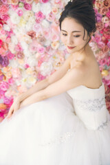 Obraz na płótnie Canvas ウェディングドレスを着た女性　ブライダルイメージ　ウェディング　結婚式