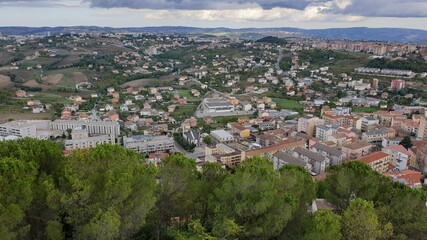 Fototapeta na wymiar Panorama Aufnahme von Teilen der Stadt Campobasso in Italien