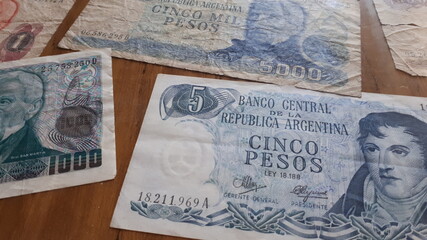 pesos argentinos bills