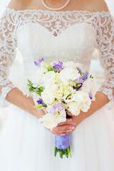 bride holding a bouquet