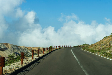 【裏磐梯／浄土平】雲に向かう磐梯吾妻スカイラインの景色／磐梯朝日国立公園（福島県）