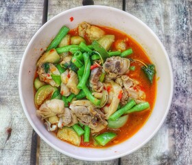 A top view of stir-fried chicken with curry paste and long bean paste