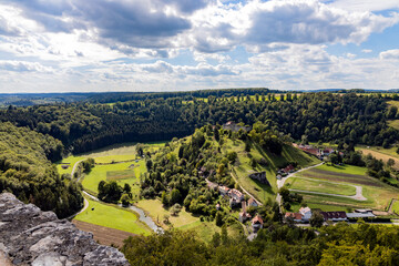 Fototapeta premium Burgruine Niedergundelfingen Landschaft