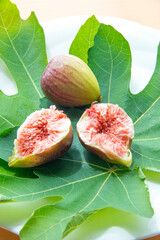 熟したイチジクの断面