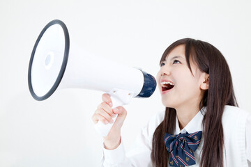 拡声器を持つ女子高校生