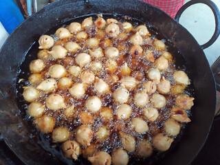 Delicious Singra an Bangadeshi food being fried in oil in a large container.It is a popular food in south asia