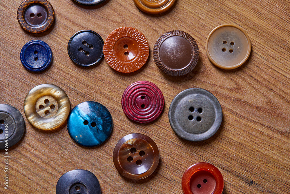 Aufkleber background and texture of multicolored antique buttons