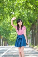 Fototapeta premium 手を振る女性