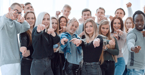 Obraz premium group of confident young people pointing at you