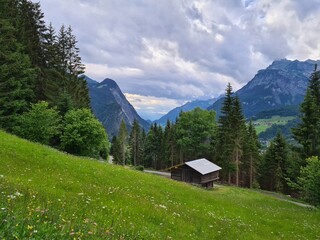 Fototapeta na wymiar wandern im arlberg
