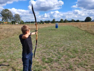 Bogenschießen Sport im Freien. Ein Hobby mit dem Sportbogen.