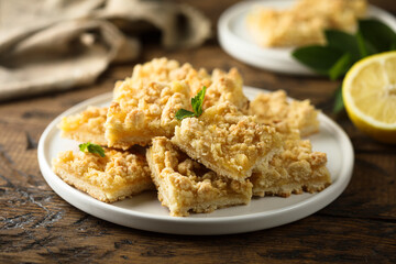 Homemade lemon bars with streusel