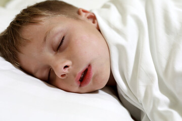 Fototapeta na wymiar Child sleeping on bed