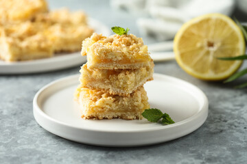 Homemade lemon bars with streusel