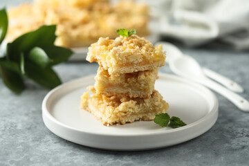 Homemade lemon bars with streusel