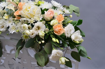 bridal bouquets of natural flowers