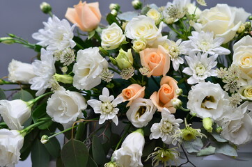 bridal bouquets of natural flowers