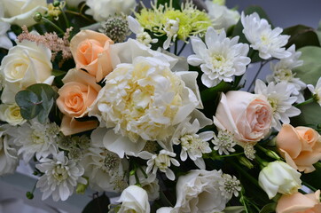 bridal bouquets of natural flowers