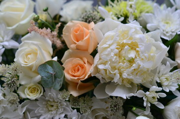 bridal bouquets of natural flowers