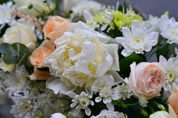 bridal bouquets of natural flowers