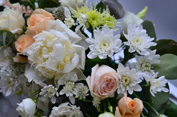 bridal bouquets of natural flowers