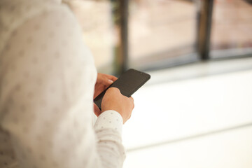 man uses a smartphone