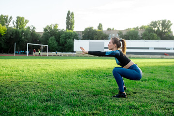 Fototapeta premium Female outdoor slimming and endurance workout