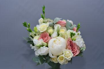 bridal bouquets of natural flowers