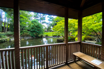 小屋からの日本庭園の風景