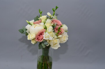 bridal bouquets of natural flowers