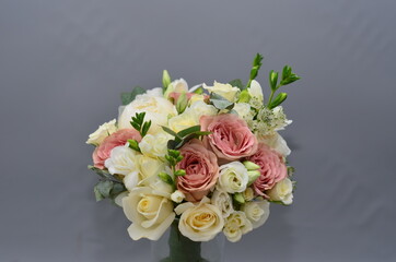 bridal bouquets of natural flowers