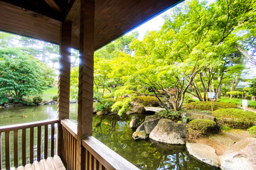 小屋からの日本庭園の風景