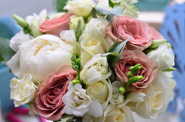 bridal bouquets of natural flowers