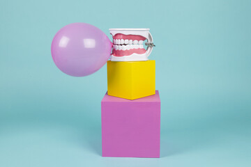 Chewing gum bubble tooth