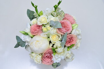 bridal bouquets of natural flowers