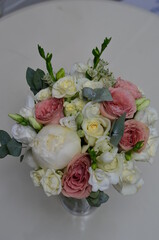 bridal bouquets of natural flowers