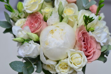 bridal bouquets of natural flowers