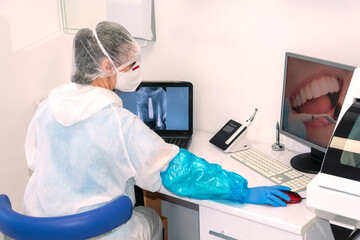 work of the dentist on the computer in the conditions of quarantine