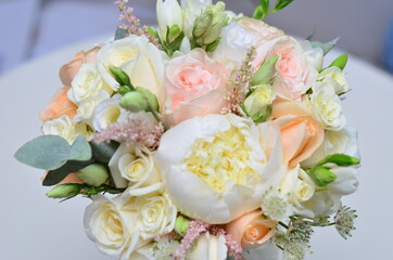 bridal bouquets of natural flowers