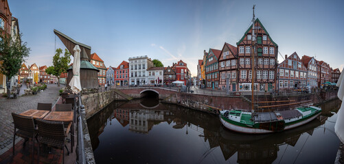 Altstadt von Stade im Sonnenuntergang und Dämmerung