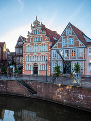 Altstadt von Stade im Sonnenuntergang und Dämmerung