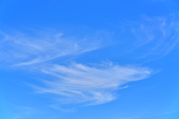 青空を流れる雲の抽象的イメージ 03