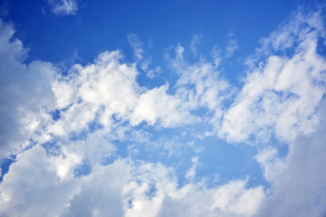Naklejka na ściany i meble 青空を流れる雲の背景イメージ 09
