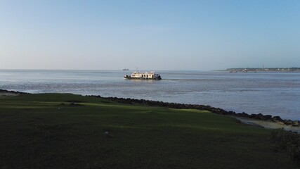 A warm morning at the riverside