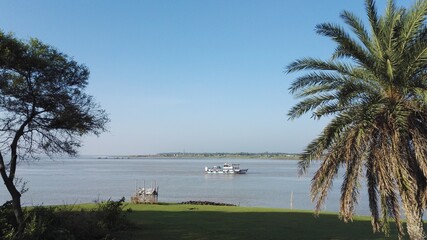 A warm morning at the riverside