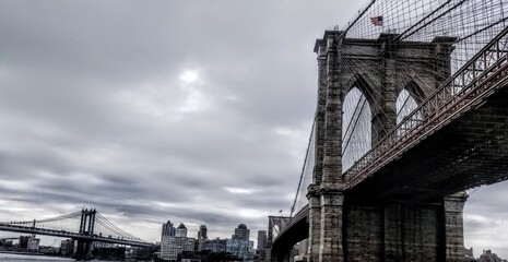 brooklyn bridge in new york city