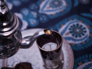 Maroccan tea with mint and dates